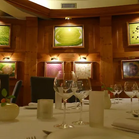 Logis Le France Hotel